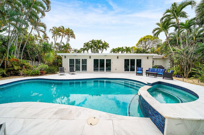 Building Photo - 1733 Coral Gardens Dr