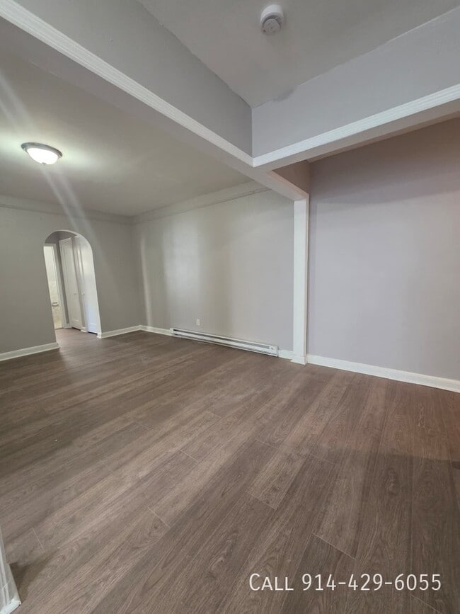 Building Photo - 139 W Sandford Blvd