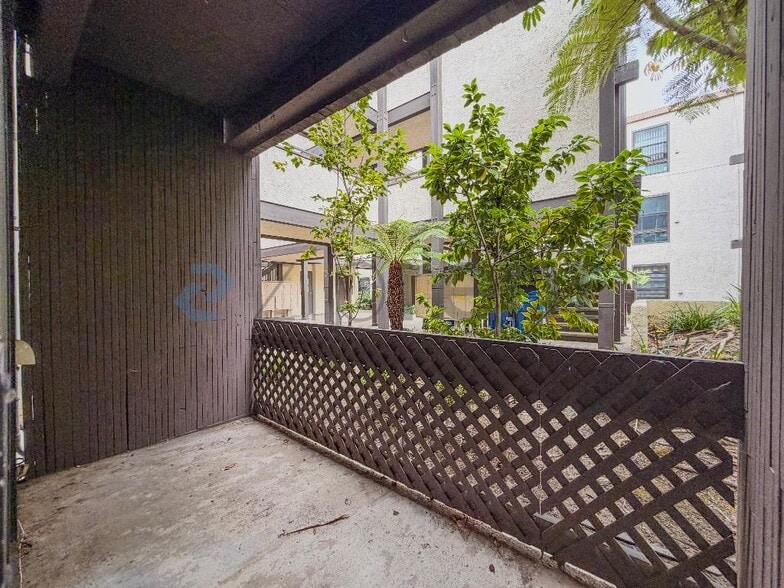 Building Photo - Unit H1030