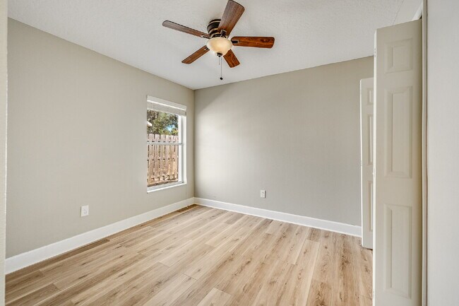 Building Photo - Desirable Parkway Meadows!