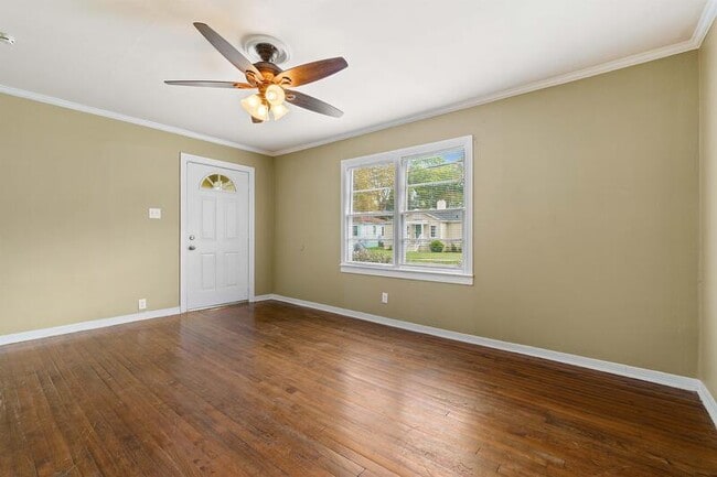 Building Photo - 206 Pinehill Dr