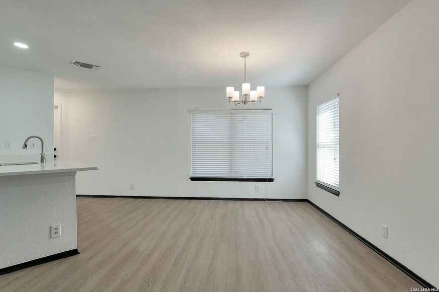 Building Photo - Room in House on Jenkins Dr