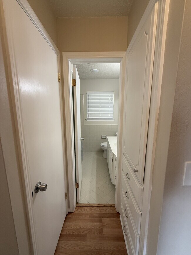 Building Photo - 4 Bedroom in South OKC