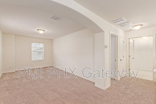 Building Photo - 735 E Constance Wy