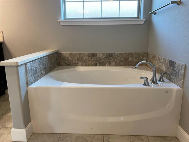 Building Photo - 3550 Macintosh Way