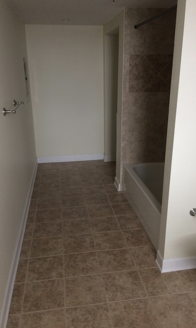 Building Photo - 827 N State St