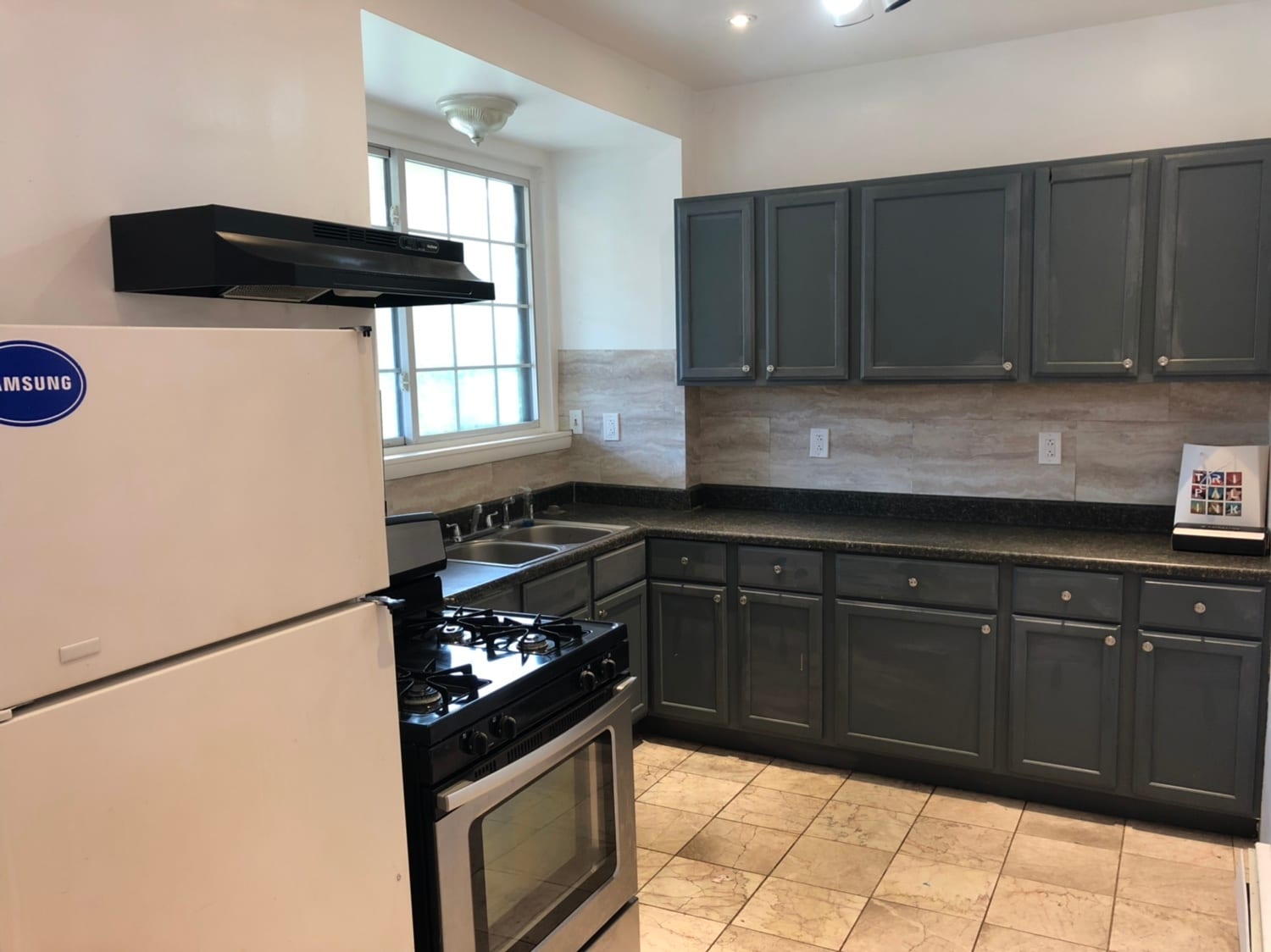 Building Photo - 5818 Hobart St