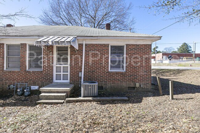 Building Photo - 4622-4624 Arlington Street - Inside CoC - R09216-08-01