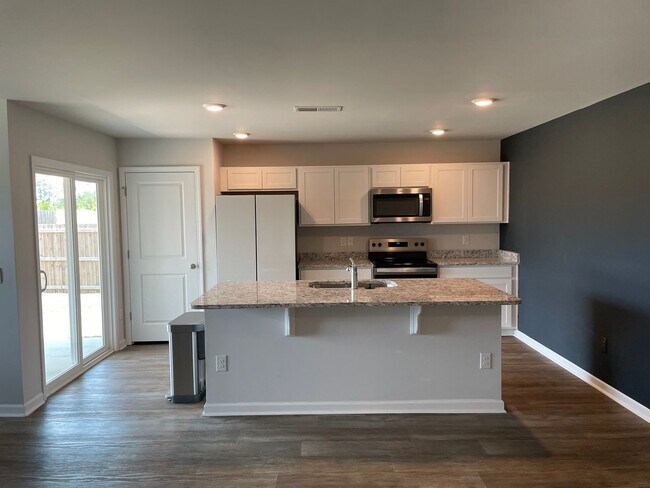 Building Photo - 3 Bedroom 2 Bath Home in Eagle Creek, Bolivia, NC
