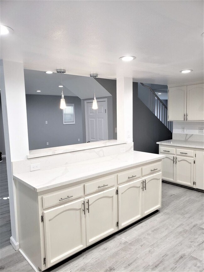 Building Photo - LB2506