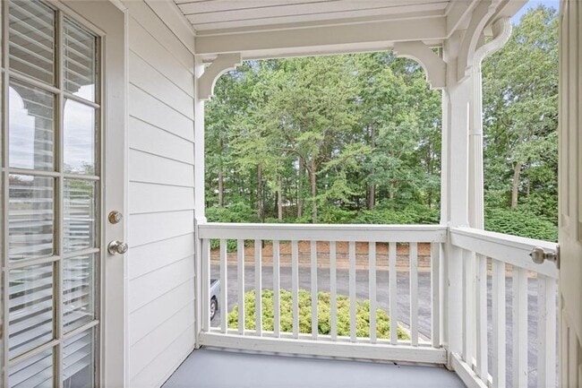 Building Photo - 911 Hollyfax Cir NE