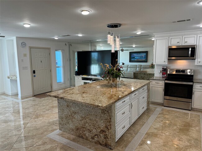 Building Photo - 8416 Seawall Blvd