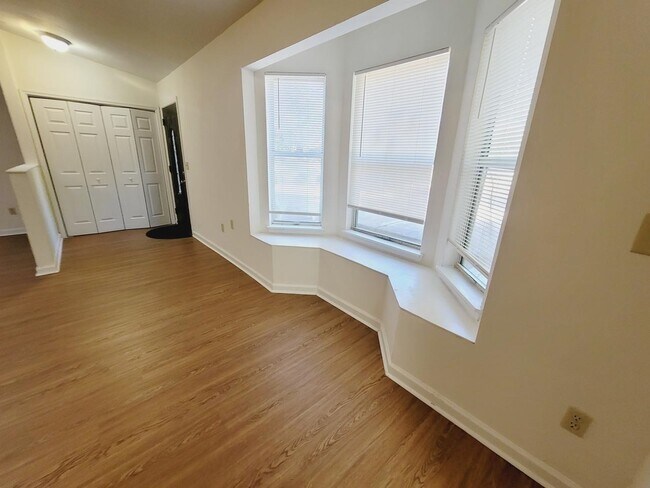 Building Photo - 1555 San Luis Rd