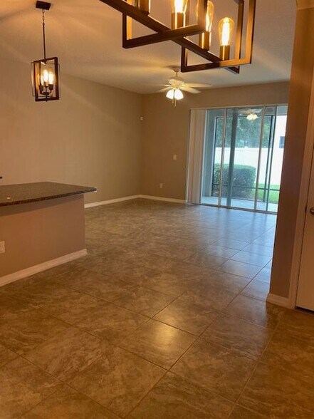 Building Photo - 10425 Yellow Spice Ct