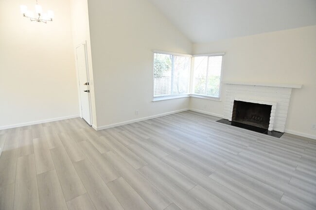 Building Photo - Beautiful 4-Bedroom, 2-bath, fully remodeled home in a prime location. Won’t Last Long!