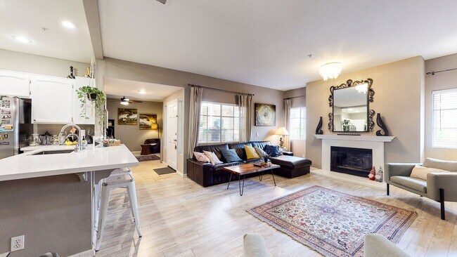 Building Photo - Fantastic 2 bed / 2 bath Condo in Huntingt...