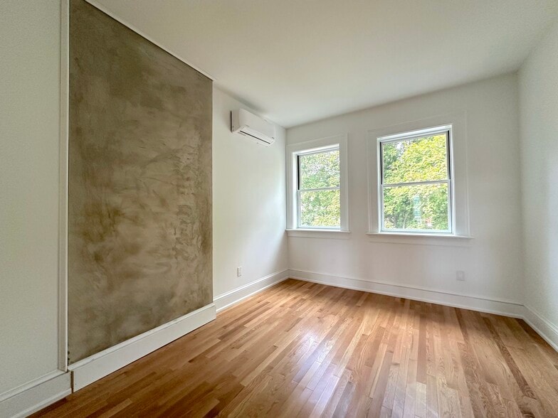 Building Photo - 140 3rd St