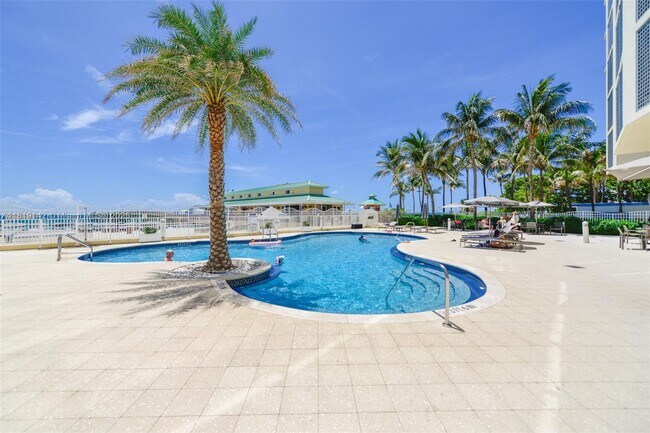 Building Photo - 16699 Collins Ave