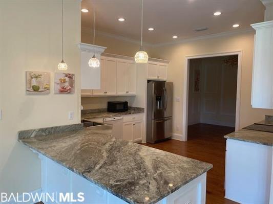 Building Photo - 205 S Tee Dr