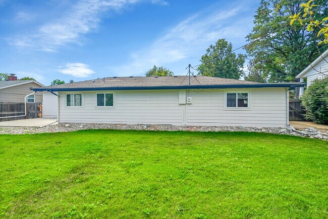 Building Photo - $3,195.00, 4 bed, 3 bath located in Arvada.