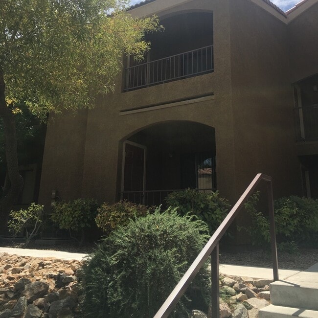 Building Photo - Stylish Upgraded One-Bedroom Condo in a Gated Community!