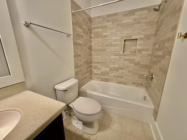 Building Photo - Stunning Four Bedroom Low Country Home in ...