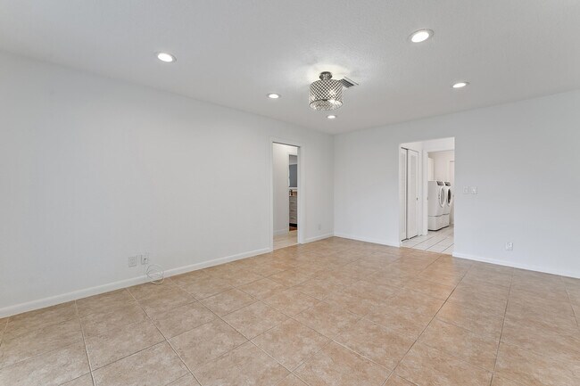 Building Photo - 130 Gulfstream Rd