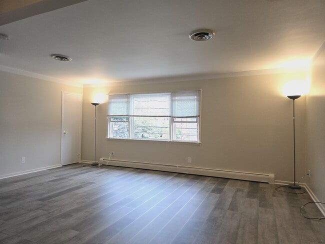 Building Photo - 1000 Avenue C