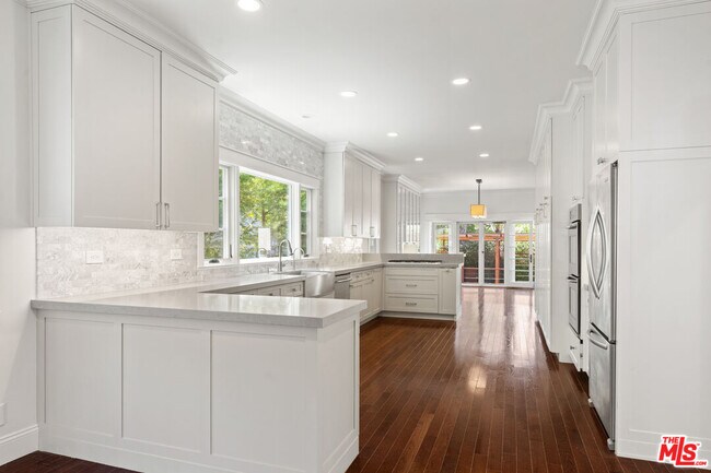 Building Photo - 2347 Parnell Ave