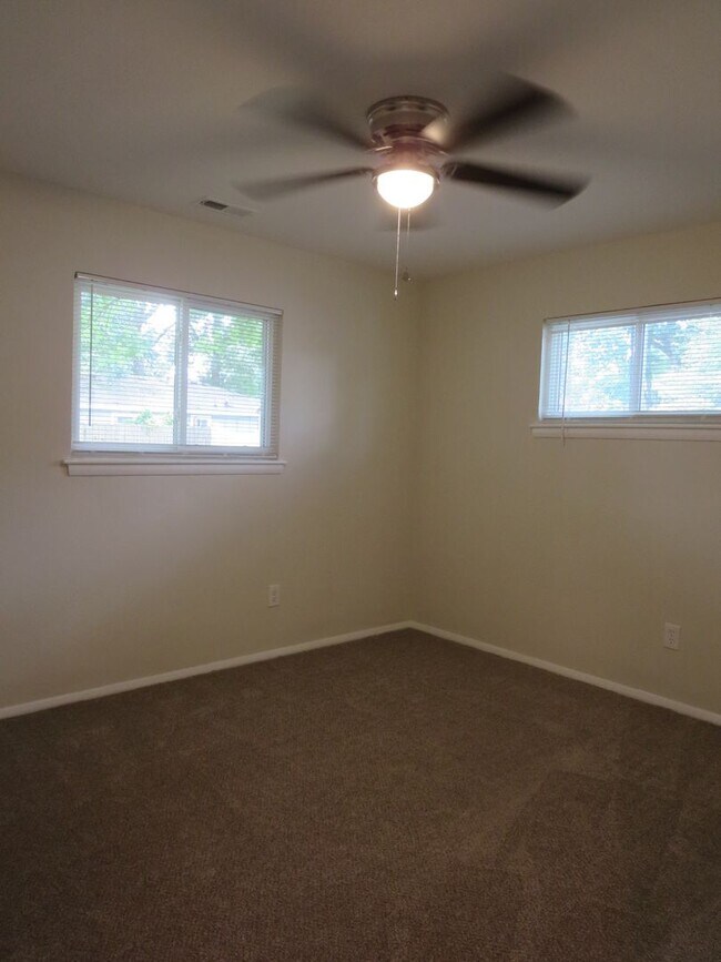 Building Photo - Aragona Village