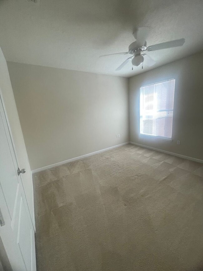 Building Photo - Beautiful condominium for Rent