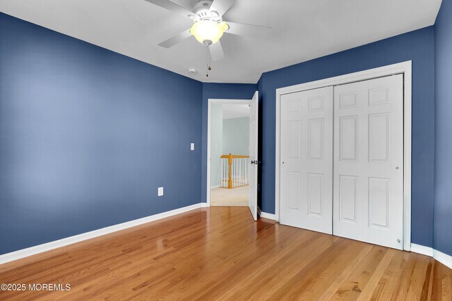 Building Photo - 11 Saratoga Ct