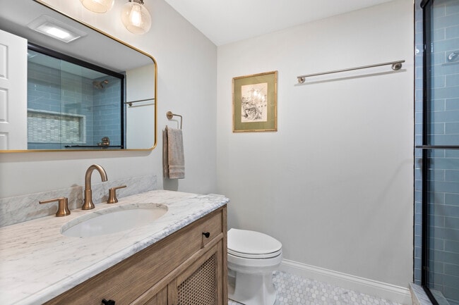 Building Photo - 3438 N Paulina St