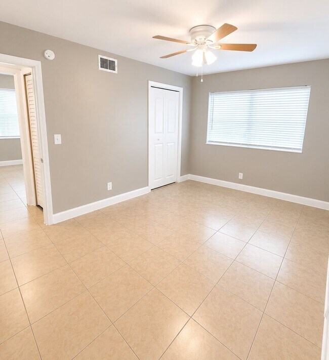 Building Photo - Palms on 31st Unit 106