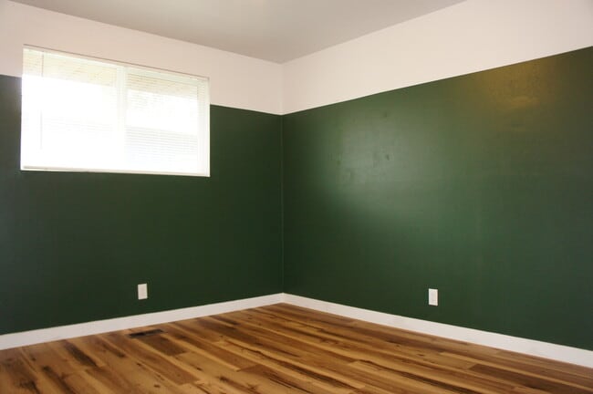 Building Photo - 952 NE Netlam Ln