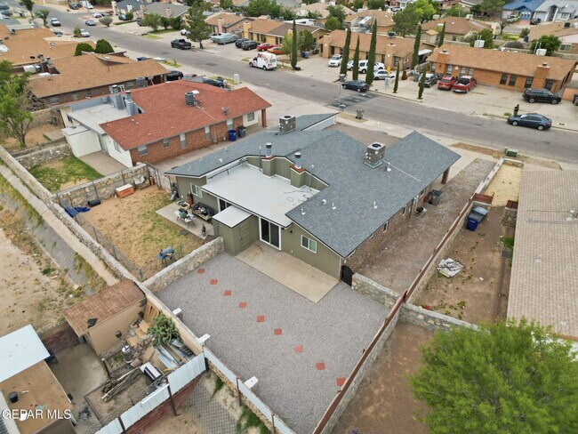 Building Photo - 3540 E Glen Dr
