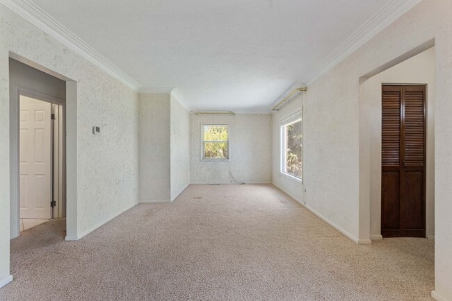 Building Photo - 4 BED 2.5 BATH HOME IN REXBURG