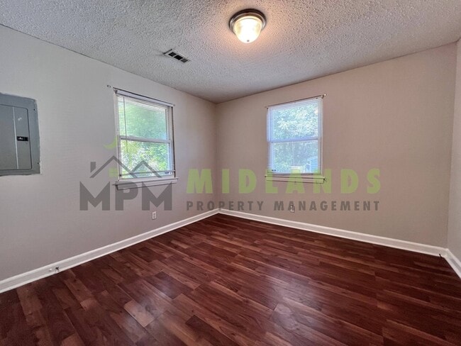 Building Photo - 4921 Dale Dr