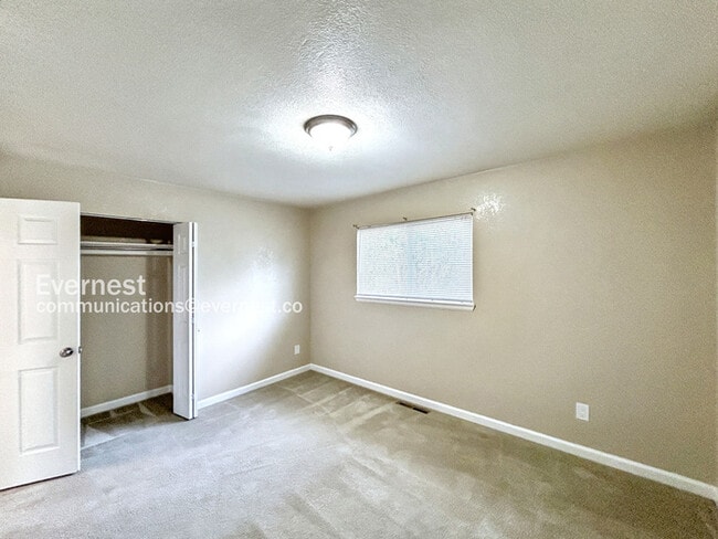 Building Photo - 1418 Luna Dr
