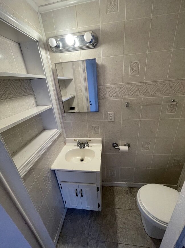 Building Photo - Large 3 Bedroom 1 1/2 Bath House for Rent in Independence KS.