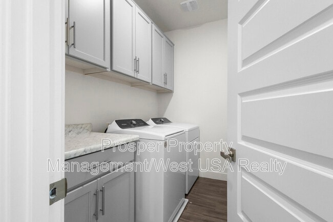 Building Photo - 21317 E Kingbird Dr