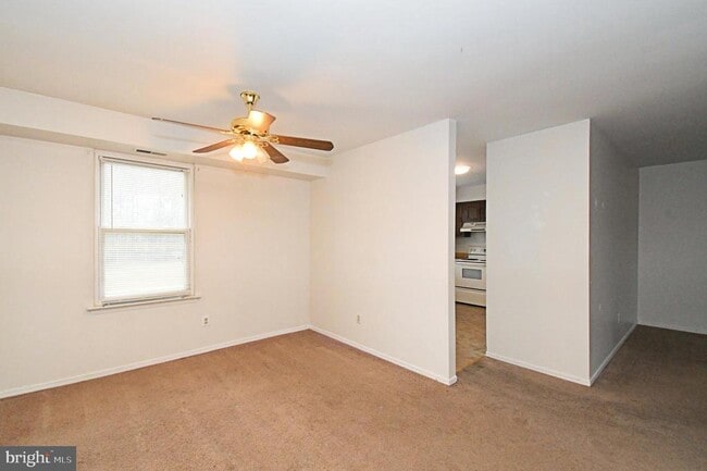 Building Photo - 592 Wrensong Rd