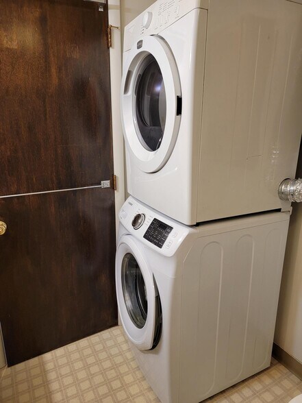 Building Photo - 680 Broad St