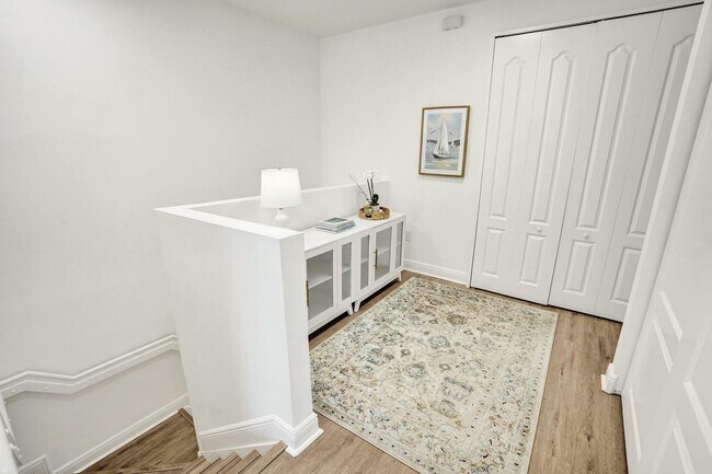 Building Photo - 642 NW 38th Cir