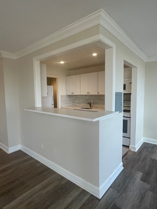 Building Photo - Parliament House Apts