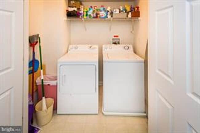 Building Photo - COMING SOON! June 1st - Beautiful Townhouse with 3rd Floor Master Suite!