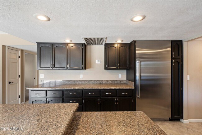 Building Photo - 5751 E Ludlow Dr