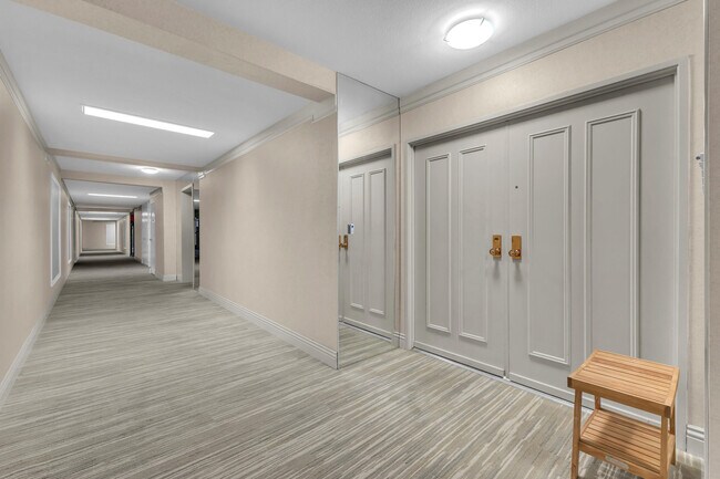 Building Photo - 910 Island Dr