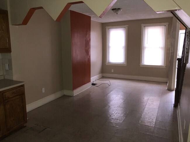 Building Photo - 808 W Schiller St