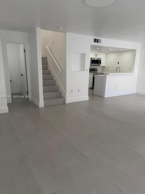 Building Photo - 6870 SW 45th Ln